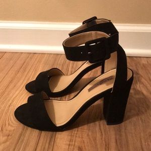 BCBG black heels- fits like a size 6